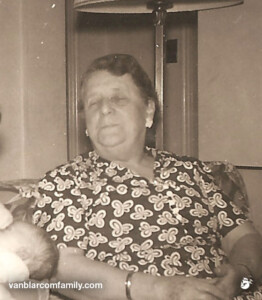 Alvina R McCubbin Graef